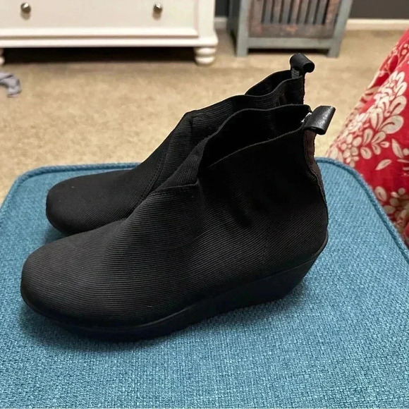 Bernie Mev Slip On Black Shoes with Wedge Heel - Picture 2 of 10